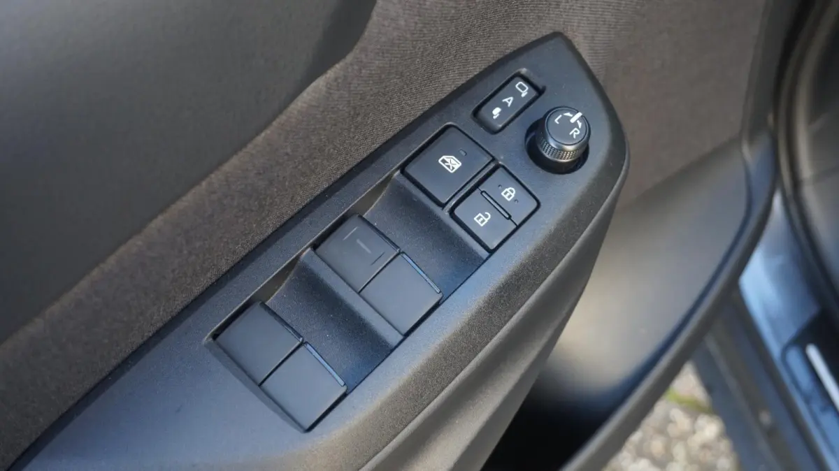 1.5 Hybrid 130PK Dynamic | Rijklaarprijs | Apple Carplay/Android Auto | Stoel+Stuurverwarming | 17 INCH lmv | PDC V+A