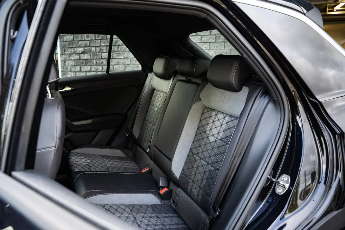 1.5 TSI 3 x R-Line | BTW-auto | IQ-LED | 18inch | Camera | ACC | Winterpakket | Virtual |