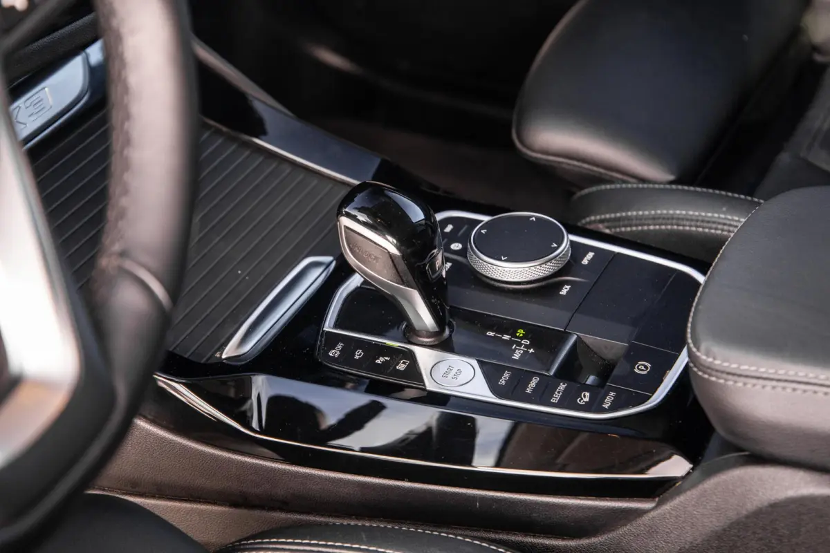 xDrive30e High Executive BLACK LINE / LEER / STOELVERWARMING / 360 CAMERA / CARPLAY