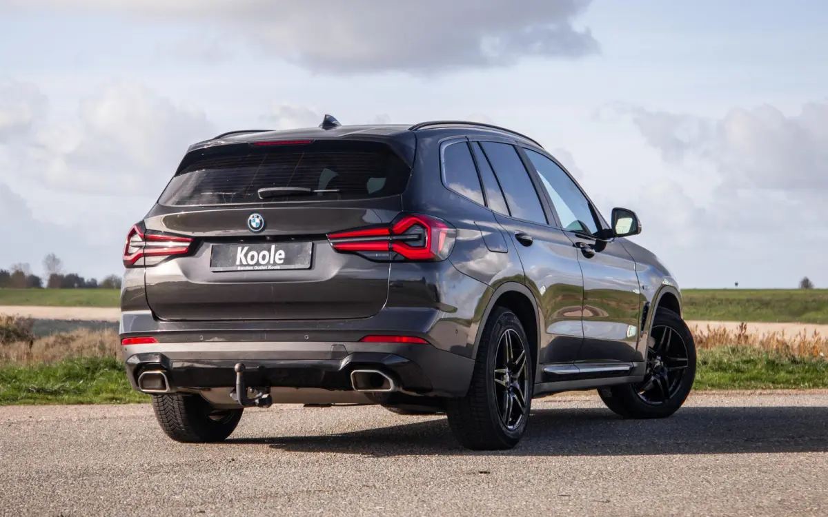 xDrive30e High Executive BLACK LINE / LEER / STOELVERWARMING / 360 CAMERA / CARPLAY
