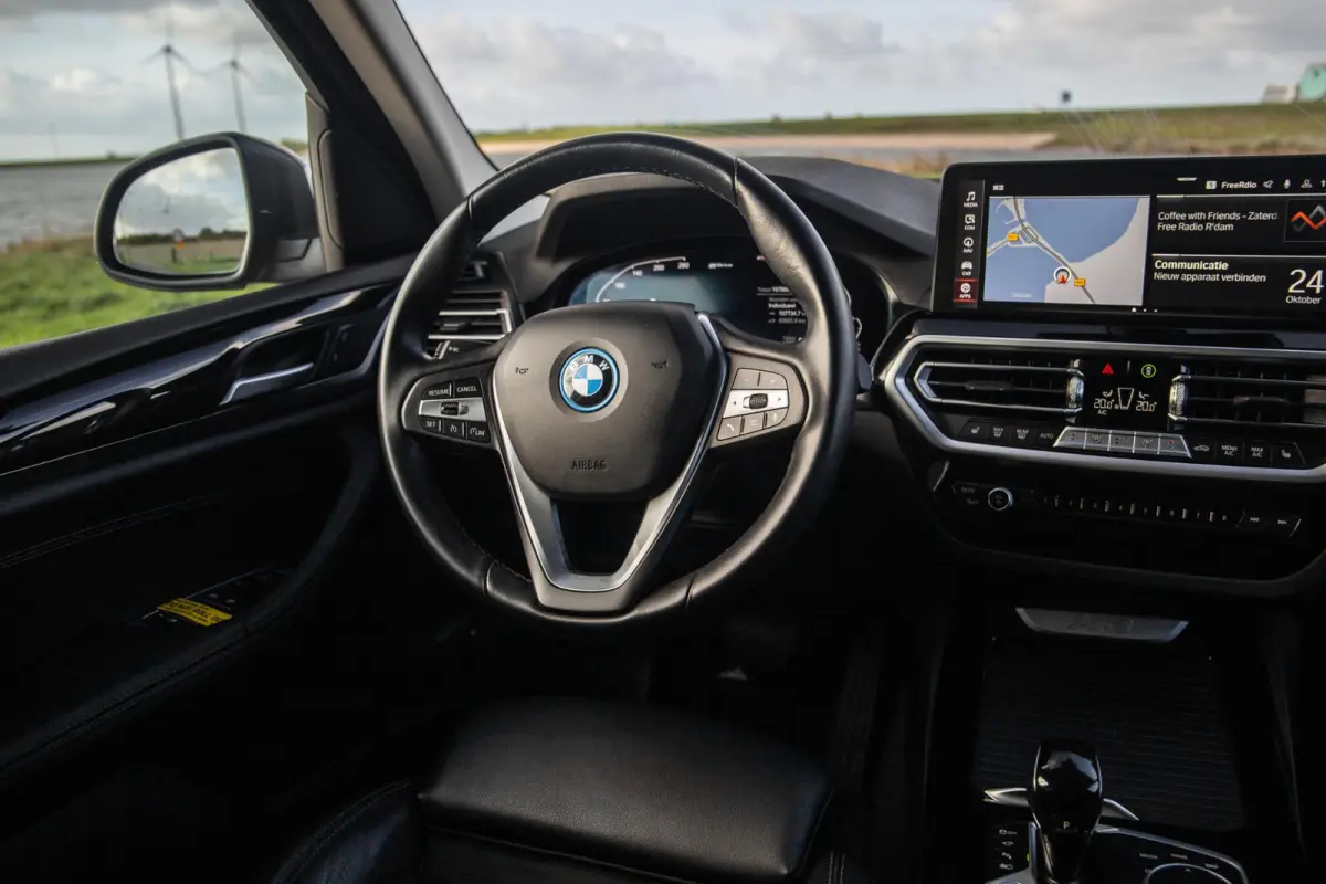 xDrive30e High Executive BLACK LINE / LEER / STOELVERWARMING / 360 CAMERA / CARPLAY