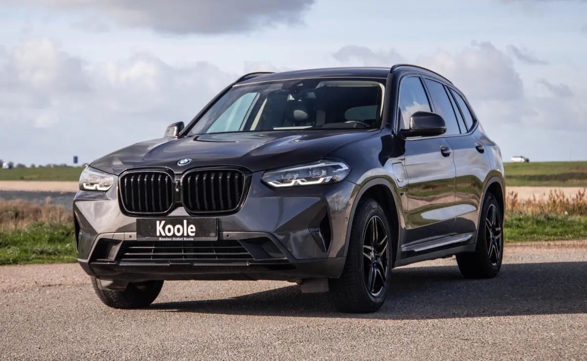 xDrive30e High Executive BLACK LINE / LEER / STOELVERWARMING / 360 CAMERA / CARPLAY