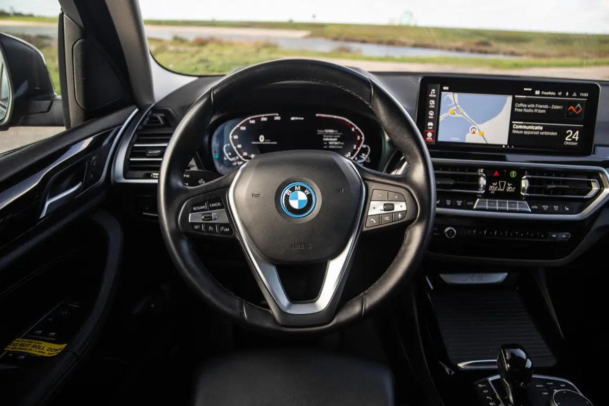 xDrive30e High Executive BLACK LINE / LEER / STOELVERWARMING / 360 CAMERA / CARPLAY