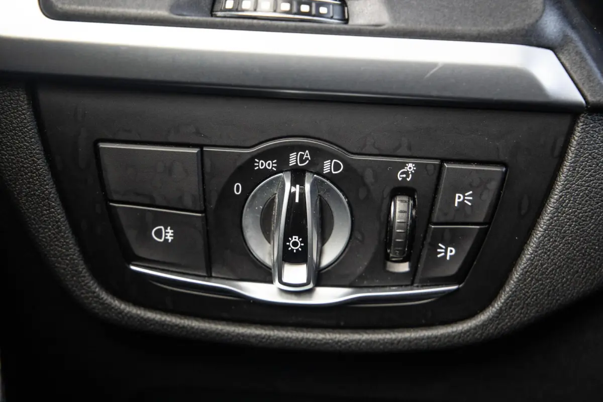 xDrive30e High Executive BLACK LINE / LEER / STOELVERWARMING / 360 CAMERA / CARPLAY