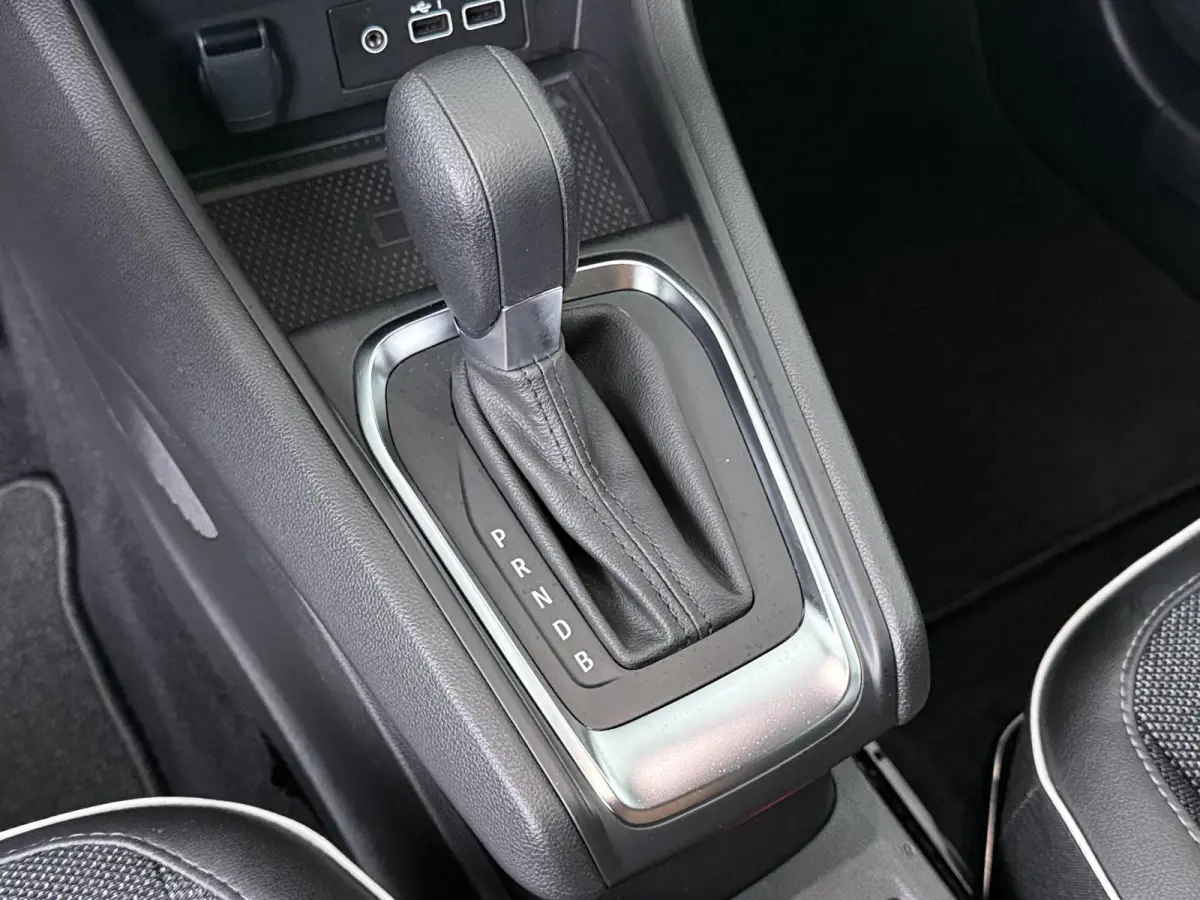E-Tech full hybrid 145 techno | Groot Navi | Parkeercamera | Climate Control |