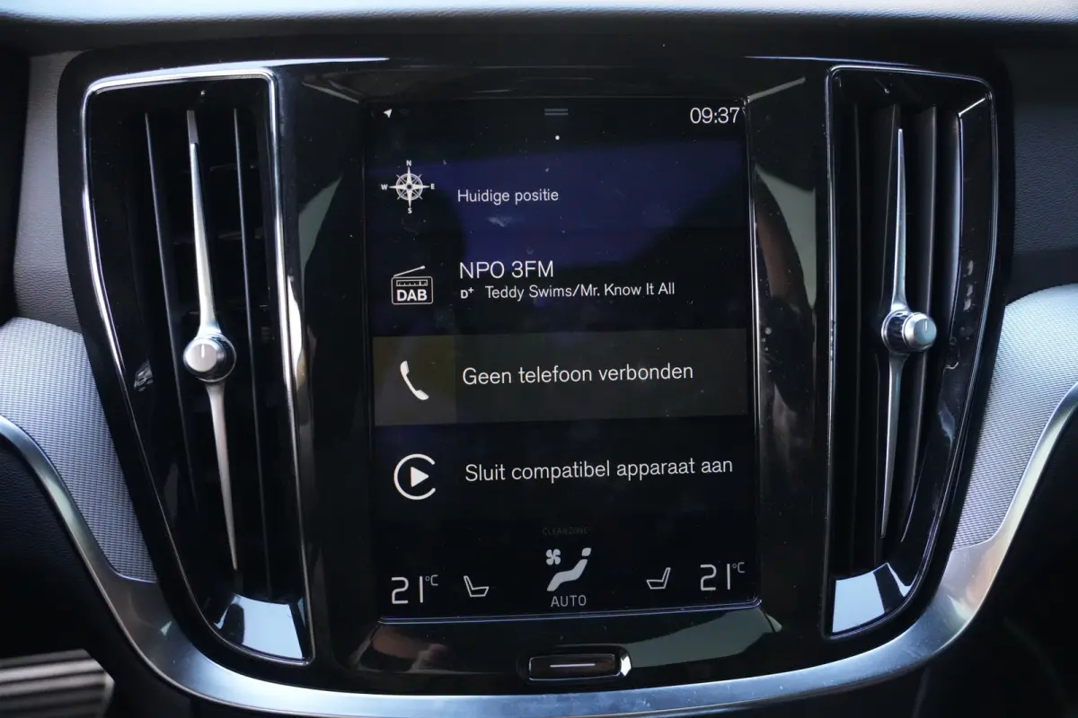 2.0 T6 Recharge AWD R-Design | 340 PK | Panoramadak | Harman Kardon | 360° camera | Trekhaak | Volvo V60 2.0 T6 Recharge AWD R-Design met 340 PK, een 2.0-liter viercilinder plug-in hybride 