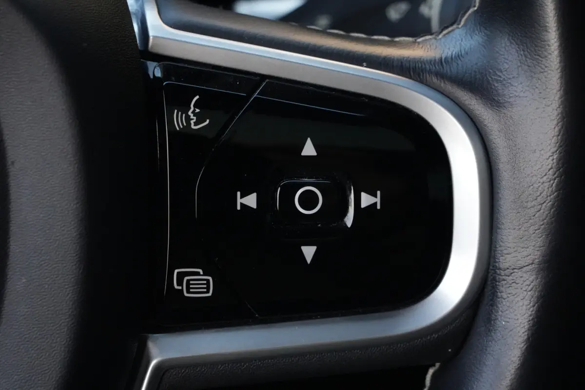 2.0 T6 Recharge AWD R-Design | 340 PK | Panoramadak | Harman Kardon | 360° camera | Trekhaak | Volvo V60 2.0 T6 Recharge AWD R-Design met 340 PK, een 2.0-liter viercilinder plug-in hybride 