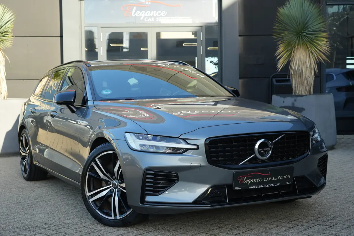 2.0 T6 Recharge AWD R-Design | 340 PK | Panoramadak | Harman Kardon | 360° camera | Trekhaak | Volvo V60 2.0 T6 Recharge AWD R-Design met 340 PK, een 2.0-liter viercilinder plug-in hybride 