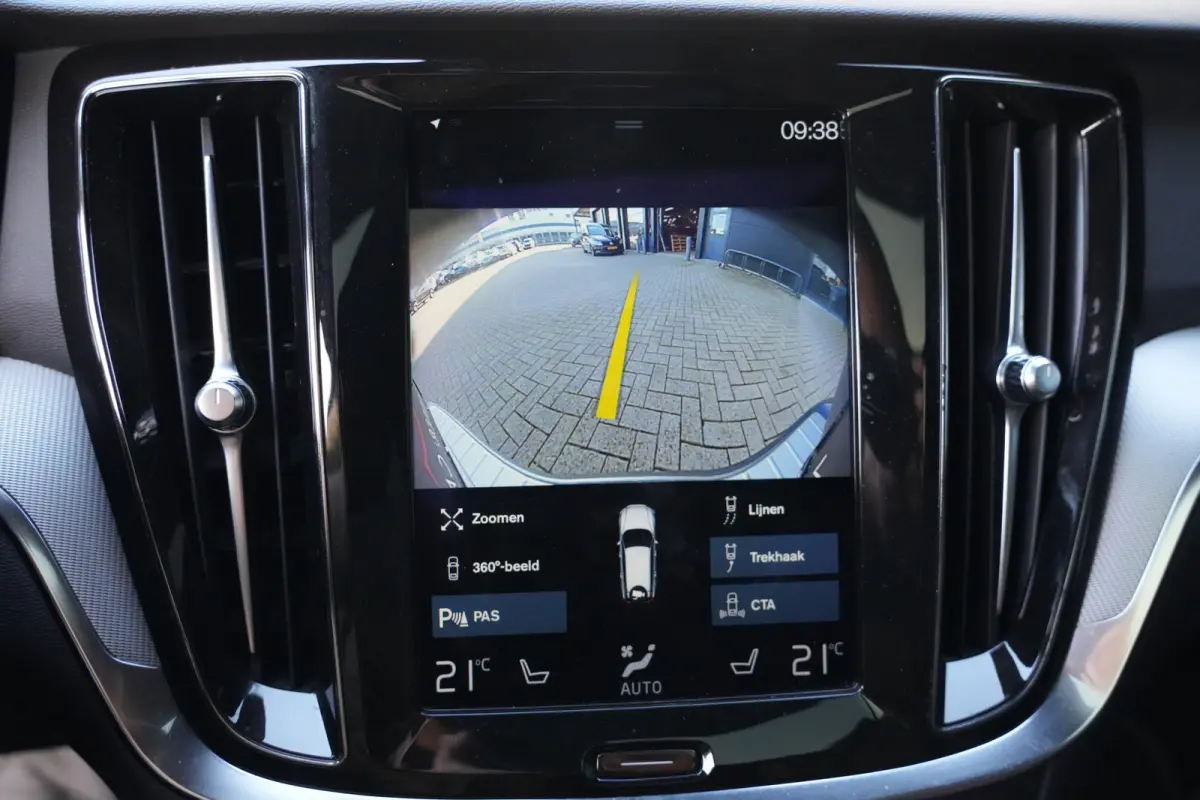 2.0 T6 Recharge AWD R-Design | 340 PK | Panoramadak | Harman Kardon | 360° camera | Trekhaak | Volvo V60 2.0 T6 Recharge AWD R-Design met 340 PK, een 2.0-liter viercilinder plug-in hybride 