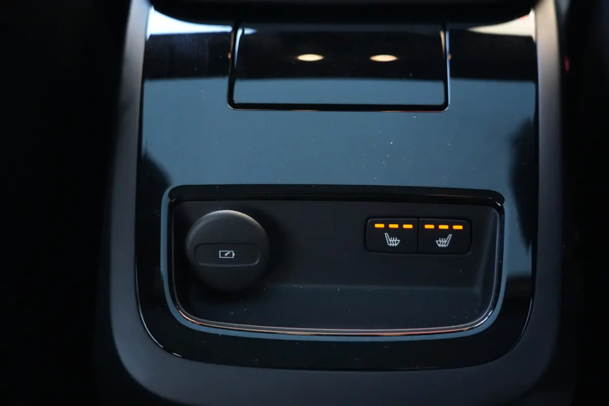 2.0 T6 Recharge AWD R-Design | 340 PK | Panoramadak | Harman Kardon | 360° camera | Trekhaak | Volvo V60 2.0 T6 Recharge AWD R-Design met 340 PK, een 2.0-liter viercilinder plug-in hybride 