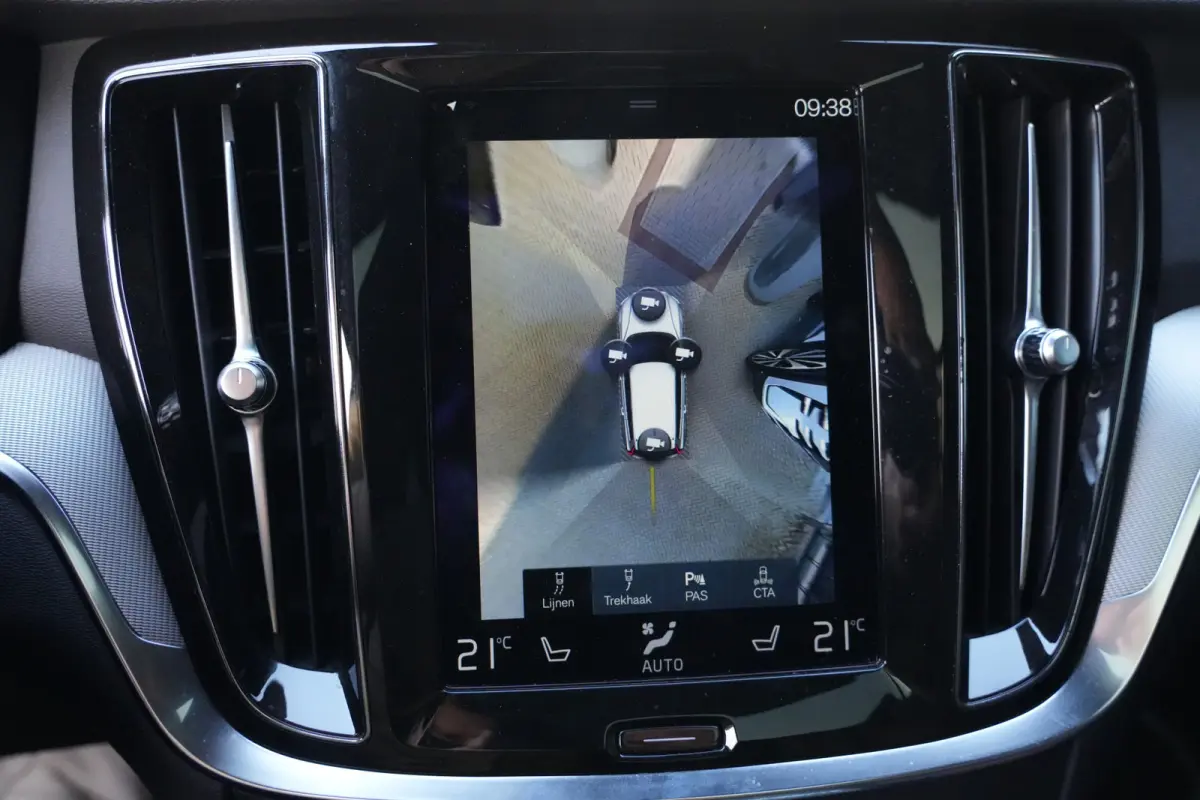 2.0 T6 Recharge AWD R-Design | 340 PK | Panoramadak | Harman Kardon | 360° camera | Trekhaak | Volvo V60 2.0 T6 Recharge AWD R-Design met 340 PK, een 2.0-liter viercilinder plug-in hybride 