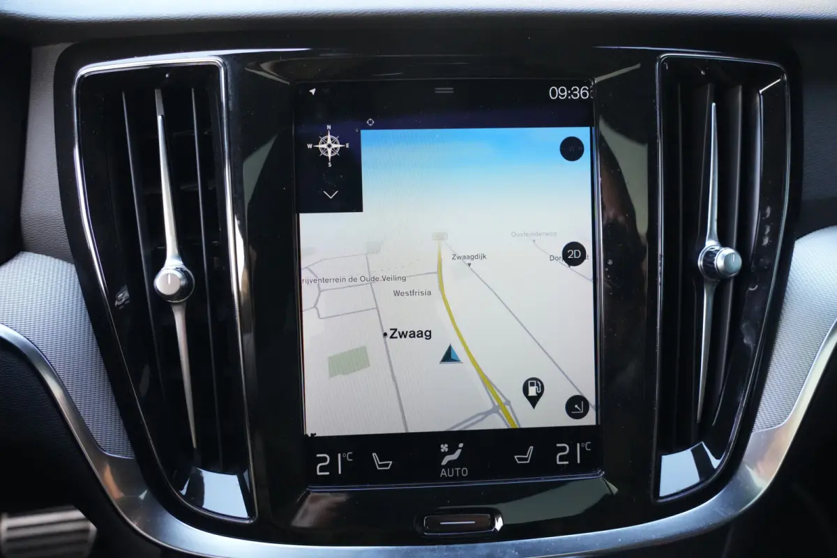 2.0 T6 Recharge AWD R-Design | 340 PK | Panoramadak | Harman Kardon | 360° camera | Trekhaak | Volvo V60 2.0 T6 Recharge AWD R-Design met 340 PK, een 2.0-liter viercilinder plug-in hybride 