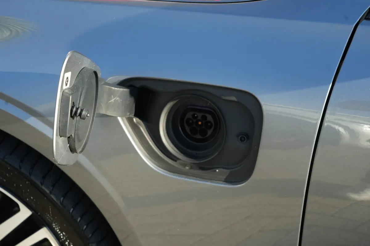 2.0 T6 Recharge AWD R-Design | 340 PK | Panoramadak | Harman Kardon | 360° camera | Trekhaak | Volvo V60 2.0 T6 Recharge AWD R-Design met 340 PK, een 2.0-liter viercilinder plug-in hybride 