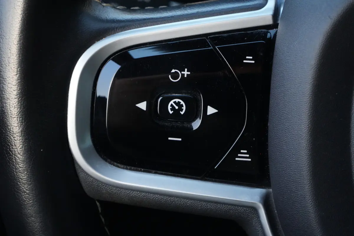 2.0 T6 Recharge AWD R-Design | 340 PK | Panoramadak | Harman Kardon | 360° camera | Trekhaak | Volvo V60 2.0 T6 Recharge AWD R-Design met 340 PK, een 2.0-liter viercilinder plug-in hybride 