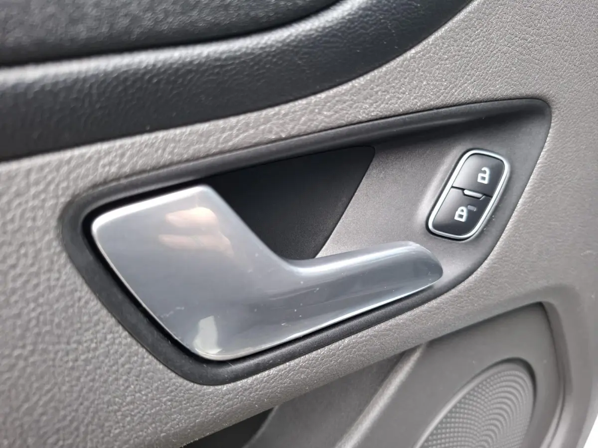 280 2.0 TDCI L2H1 Trend AIRCO / CRUISE CONTROLE / 3 ZITS / AUTOMAAT / EURO 6 / L1H1