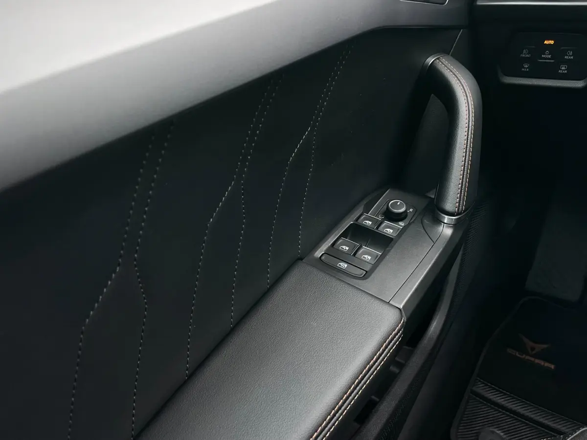1.4 e-Hybrid Business | CarPlay | Stoel-/ stuurverwarming | Dealer onderhouden
