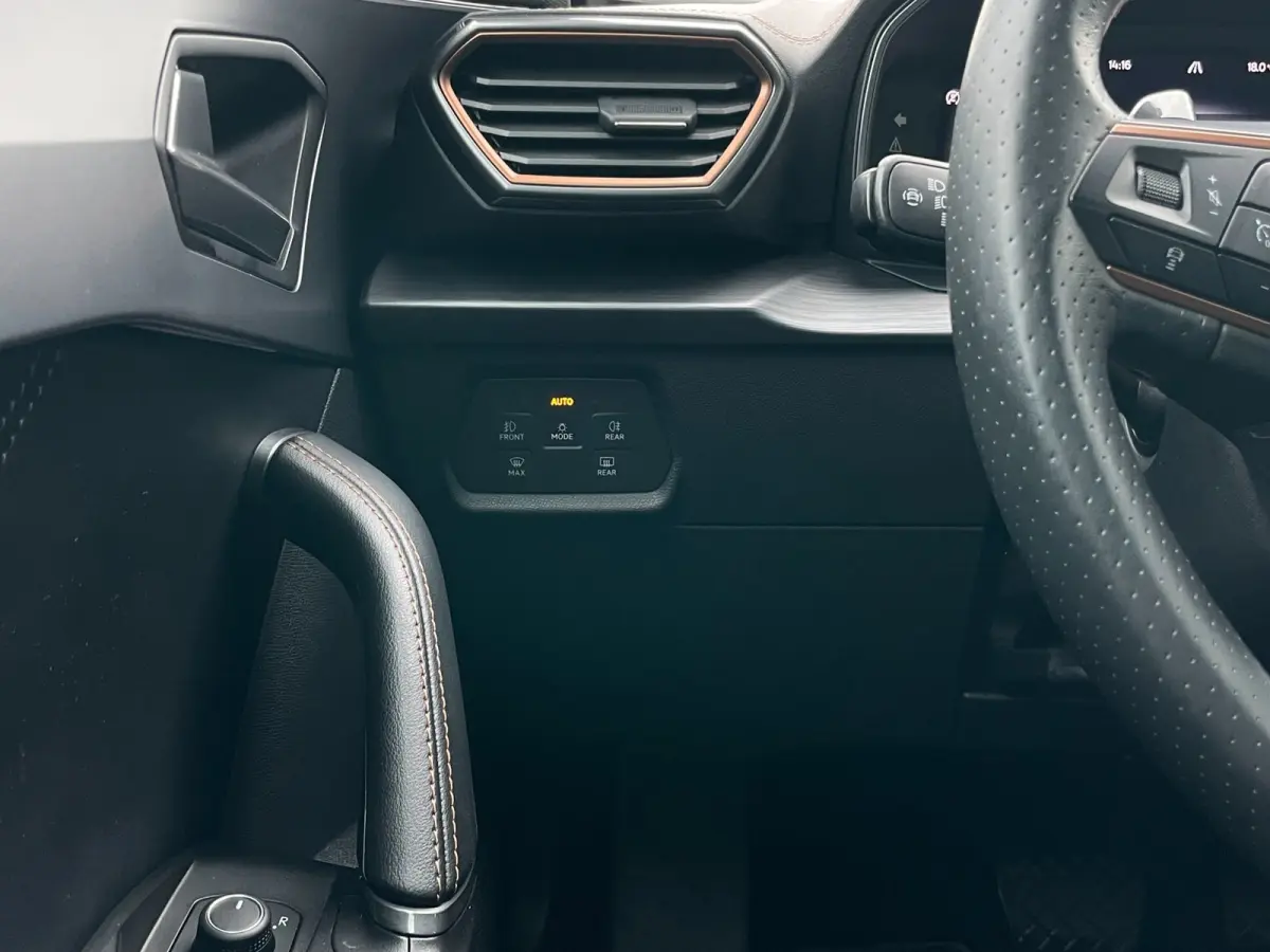 1.4 e-Hybrid Business | CarPlay | Stoel-/ stuurverwarming | Dealer onderhouden