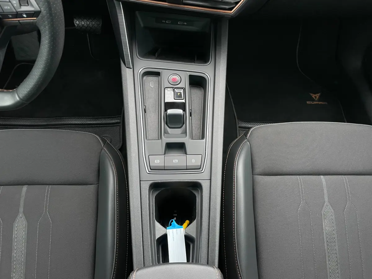1.4 e-Hybrid Business | CarPlay | Stoel-/ stuurverwarming | Dealer onderhouden