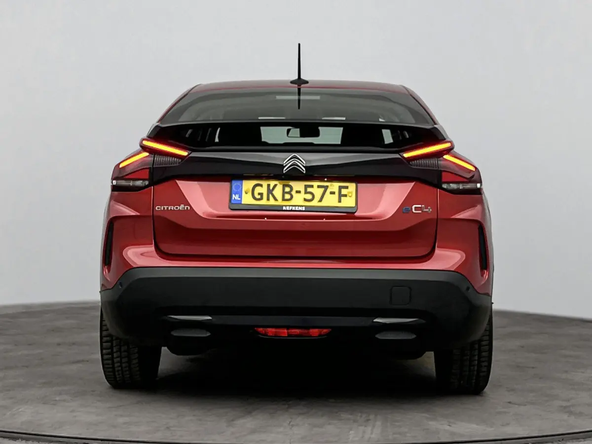 136 pk 50kWh You | 1ste eigenaar | Camera | LEER/Stof | 18"LMV | AppleCarPlay/Android | AUTOMAAT