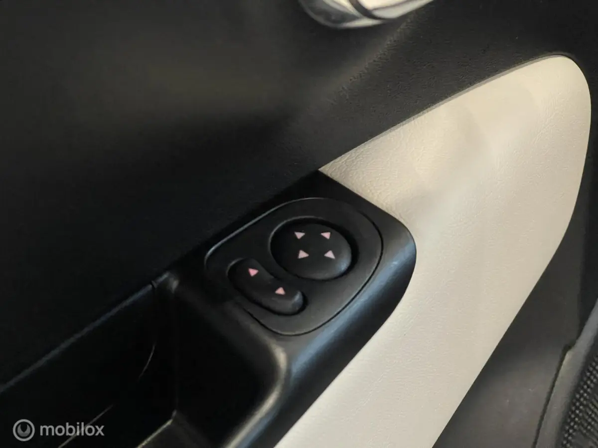 1.0 Hybrid Dolcevita | 3.056 KM | Digitaal Dashboard | Glazen Dak | 16” LM | Cruise
