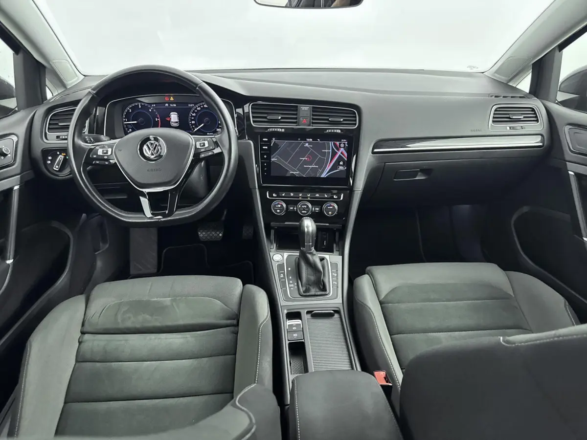 1.6 TDI Highline | CAMERA | STOELVERWARMING | PARKEERSENSOREN V+A | DODEHOEK DETECTIE | DIGITAAL DASHBOARD | CLIMATE CONTROL | LED | ERGONOMISCH STOEL | APPLE CARPLAY / ANDROID AUTO |