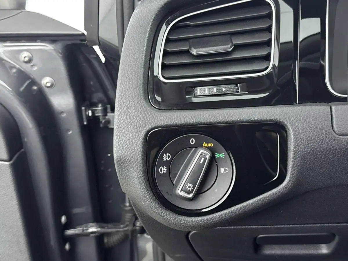1.6 TDI Highline | CAMERA | STOELVERWARMING | PARKEERSENSOREN V+A | DODEHOEK DETECTIE | DIGITAAL DASHBOARD | CLIMATE CONTROL | LED | ERGONOMISCH STOEL | APPLE CARPLAY / ANDROID AUTO |