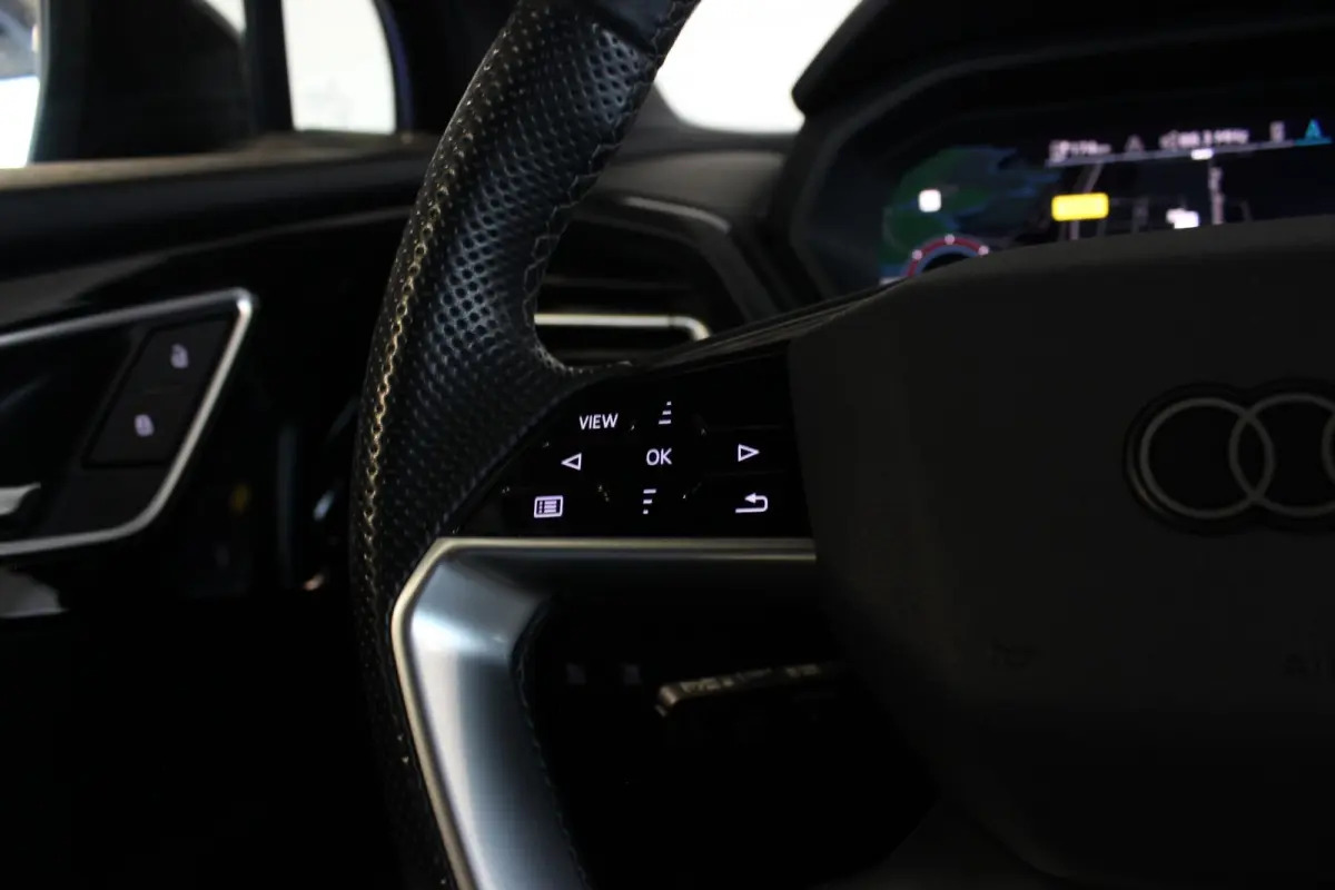 40 Launch Edition S-Line Competition 77 kWh (SOH 92%) Carplay | Adapt. Cruise | Stoelverw. | Camera | Adapt. Demping | 21" LMV | PDC V+A