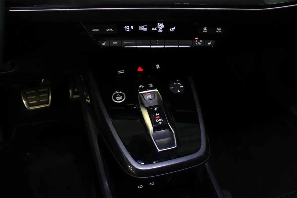 40 Launch Edition S-Line Competition 77 kWh (SOH 92%) Carplay | Adapt. Cruise | Stoelverw. | Camera | Adapt. Demping | 21" LMV | PDC V+A