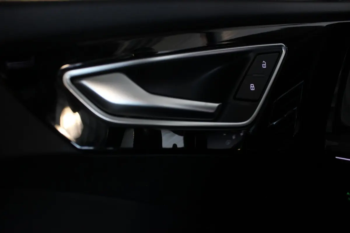 40 Launch Edition S-Line Competition 77 kWh (SOH 92%) Carplay | Adapt. Cruise | Stoelverw. | Camera | Adapt. Demping | 21" LMV | PDC V+A