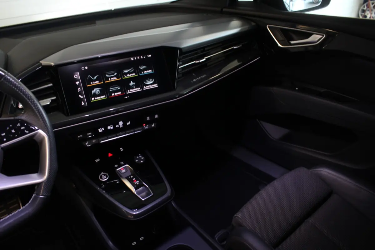 40 Launch Edition S-Line Competition 77 kWh (SOH 92%) Carplay | Adapt. Cruise | Stoelverw. | Camera | Adapt. Demping | 21" LMV | PDC V+A