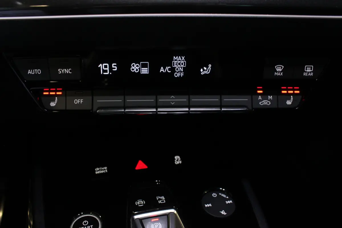40 Launch Edition S-Line Competition 77 kWh (SOH 92%) Carplay | Adapt. Cruise | Stoelverw. | Camera | Adapt. Demping | 21" LMV | PDC V+A