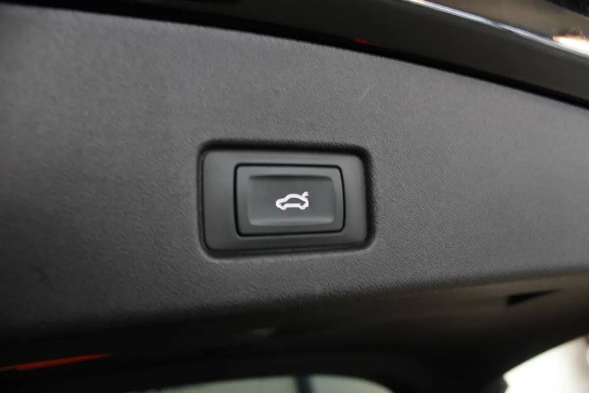 40 Launch Edition S-Line Competition 77 kWh (SOH 92%) Carplay | Adapt. Cruise | Stoelverw. | Camera | Adapt. Demping | 21" LMV | PDC V+A