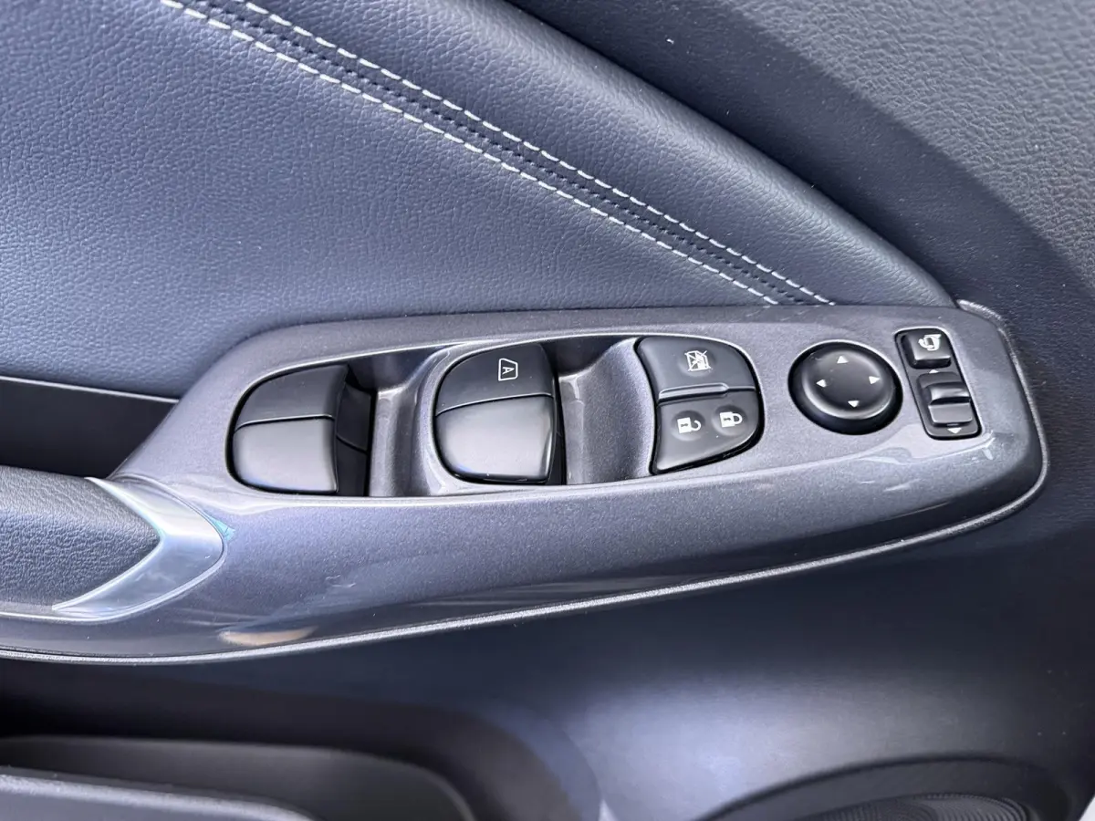 1.6 Hybrid N-Design | Stoel-, Stuur- & Voorruitverw. | | Parkeercamera | Navigatie |
