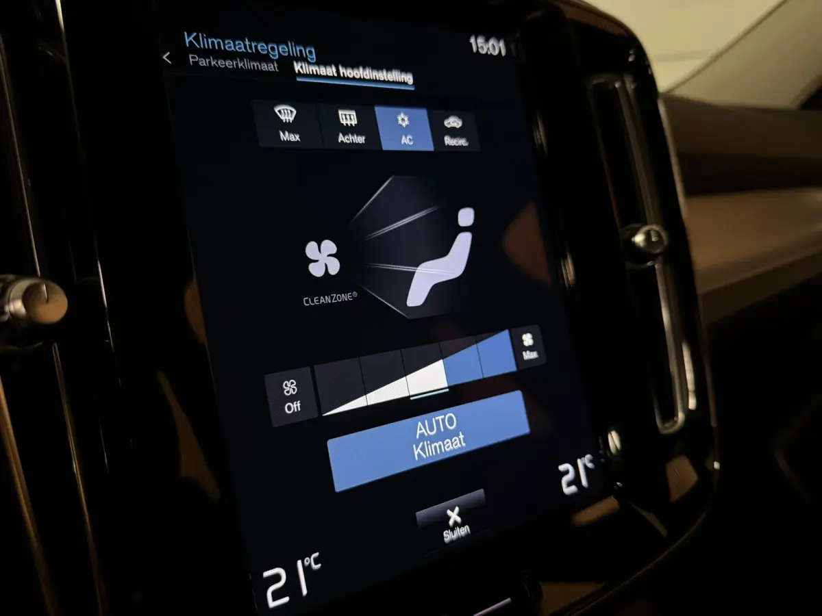 T2 Aut. Momentum | Apple Carplay/Android Auto | Cruise Control | DAB Radio | Bluetooth telefoon en audio streaming | Climate Control L+R | Parkeersensoren achter | Automatisch dimmende binne