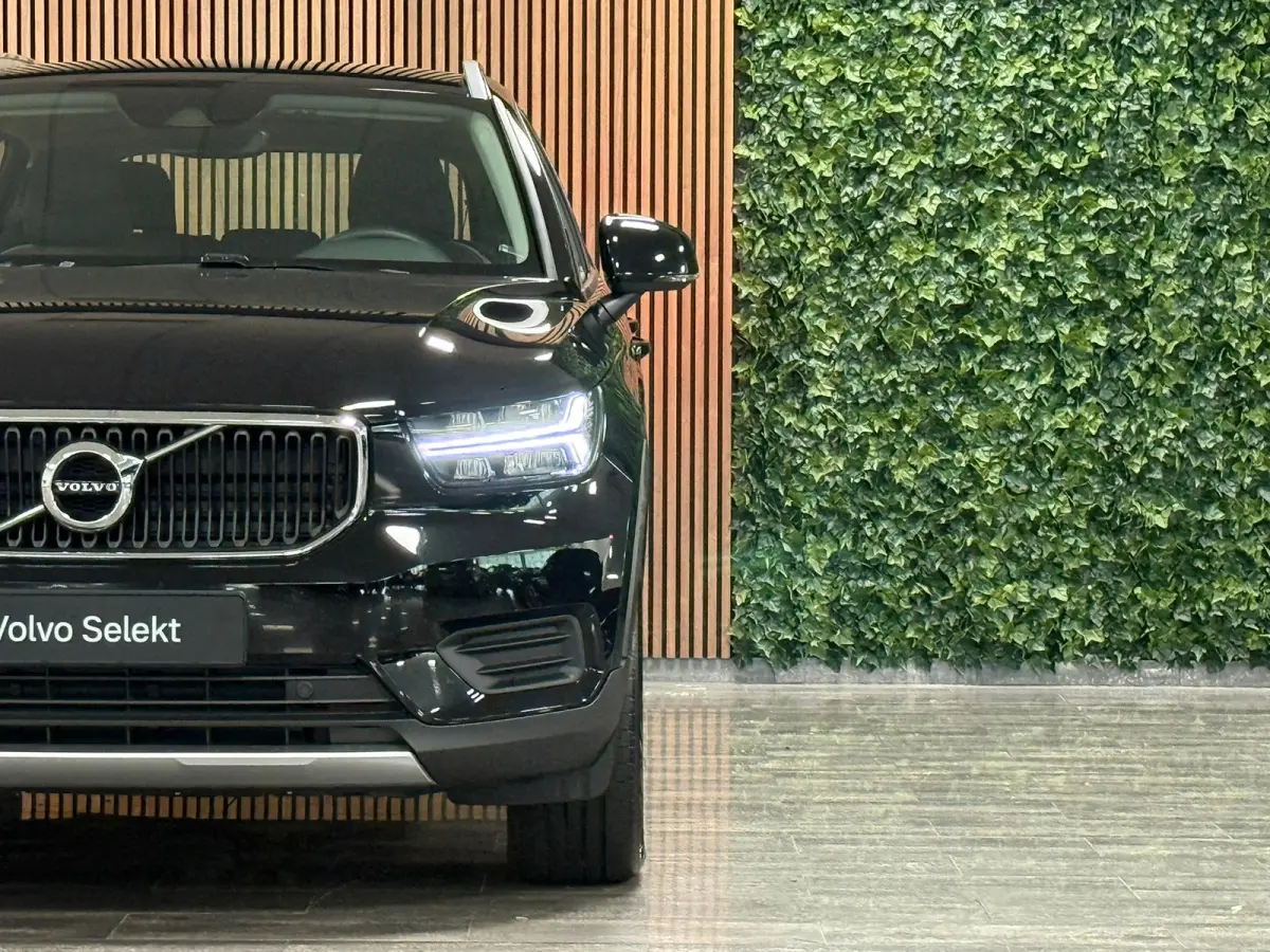T2 Aut. Momentum | Apple Carplay/Android Auto | Cruise Control | DAB Radio | Bluetooth telefoon en audio streaming | Climate Control L+R | Parkeersensoren achter | Automatisch dimmende binne