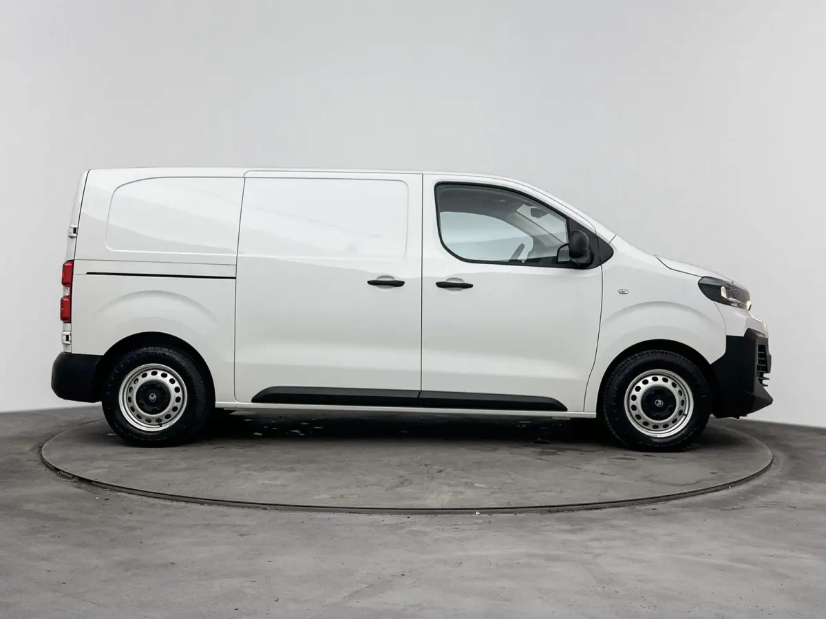 L2 136 75 kWh | 3 Zitplaatsen | Airco | Cruise Control | Bluetooth