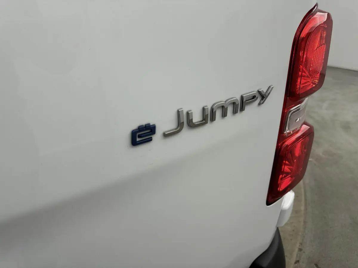 L2 136 75 kWh | 3 Zitplaatsen | Airco | Cruise Control | Bluetooth