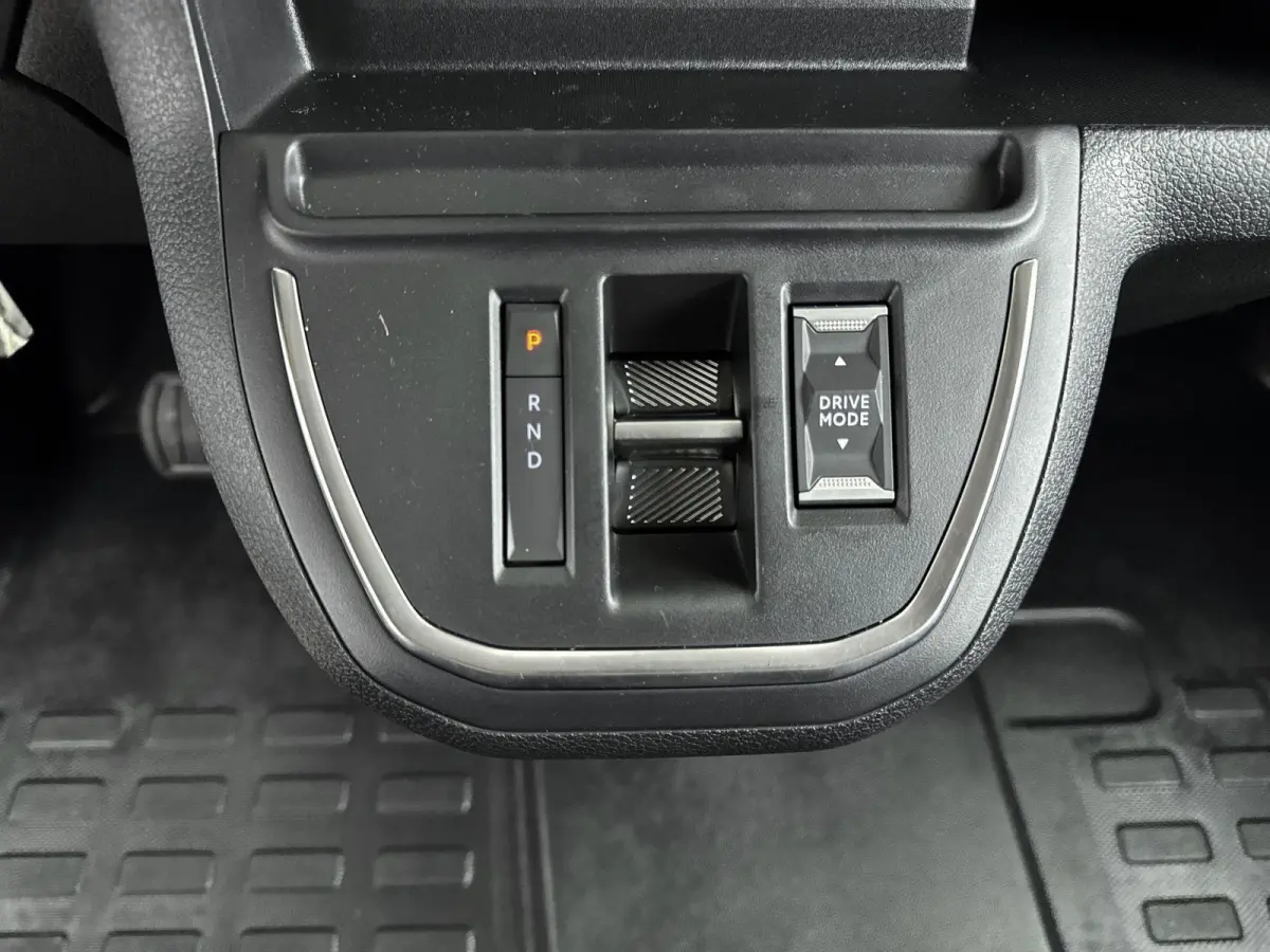 L2 136 75 kWh | 3 Zitplaatsen | Airco | Cruise Control | Bluetooth
