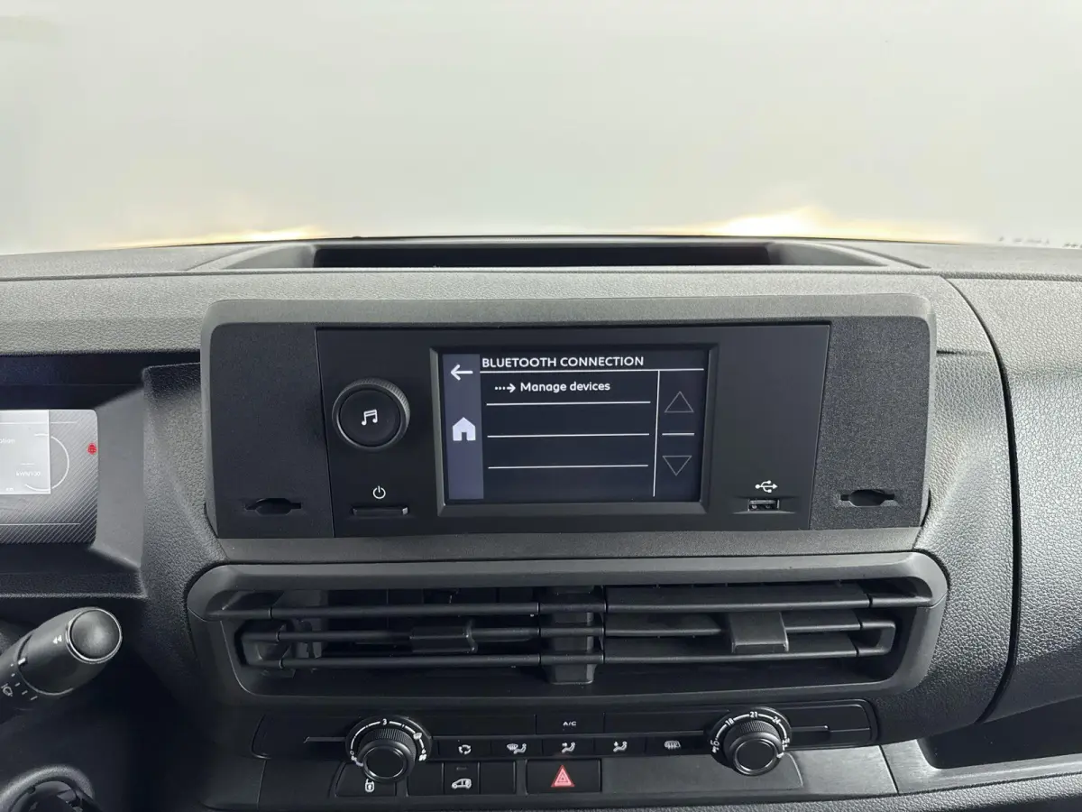 L2 136 75 kWh | 3 Zitplaatsen | Airco | Cruise Control | Bluetooth