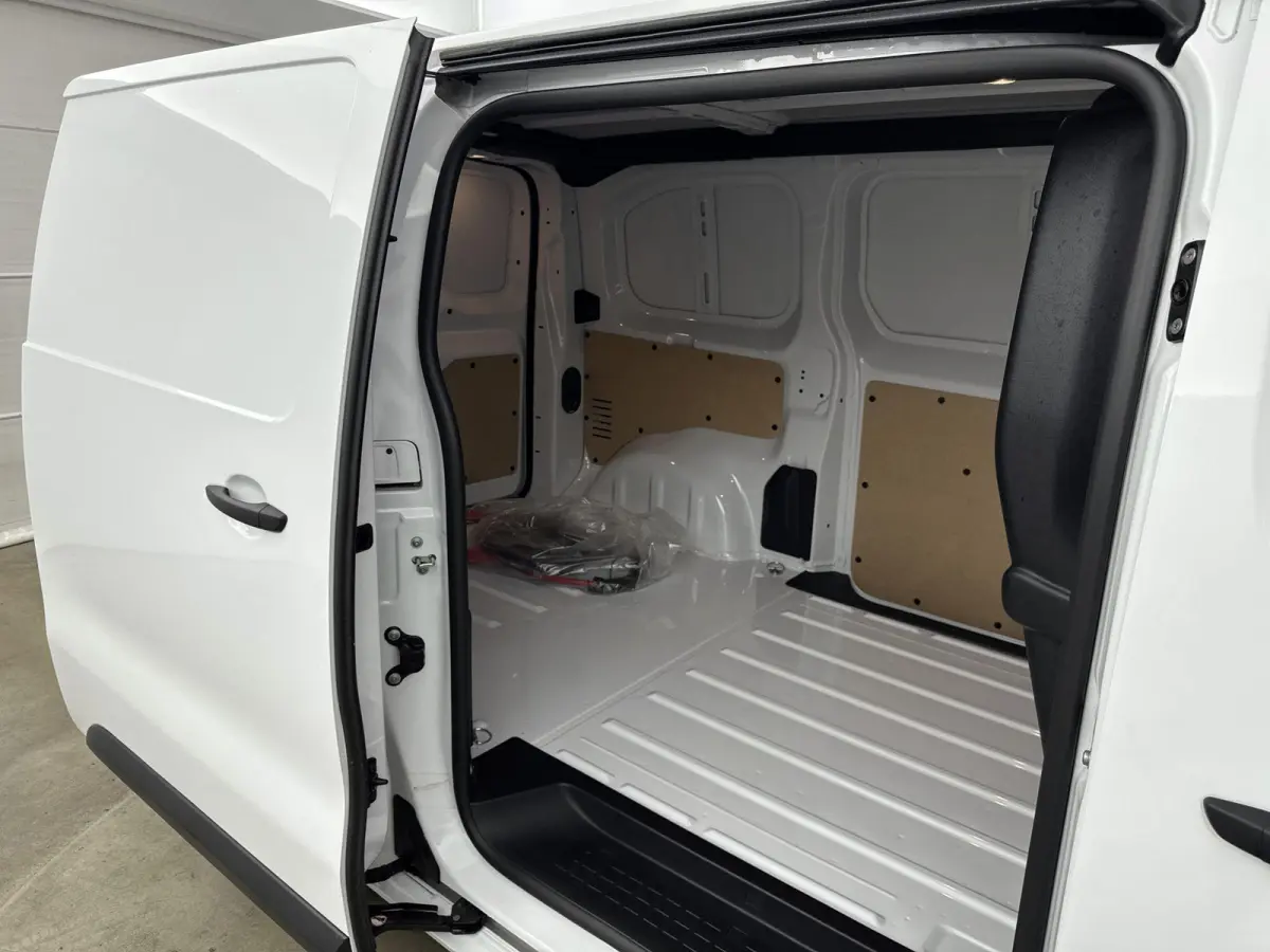 L2 136 75 kWh | 3 Zitplaatsen | Airco | Cruise Control | Bluetooth