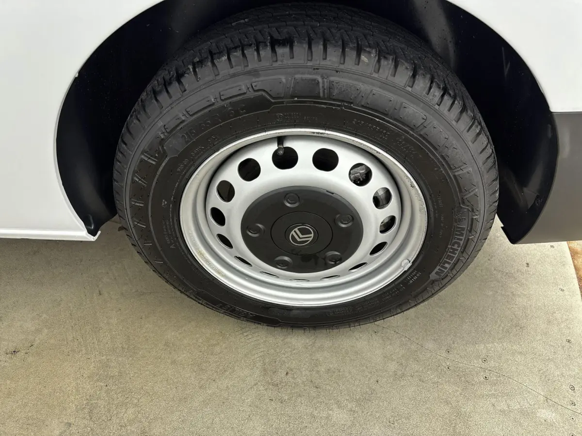 L2 136 75 kWh | 3 Zitplaatsen | Airco | Cruise Control | Bluetooth