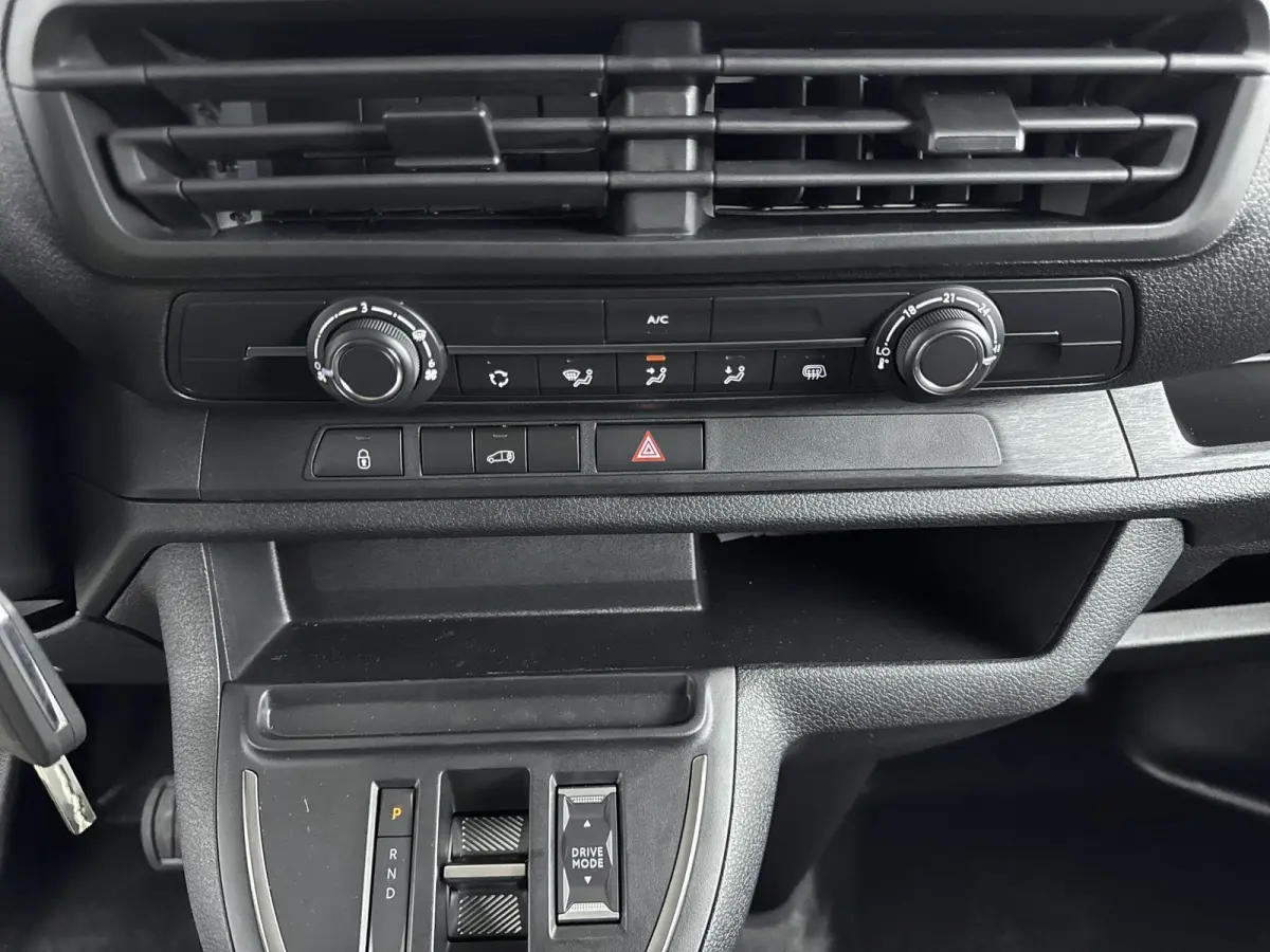 L2 136 75 kWh | 3 Zitplaatsen | Airco | Cruise Control | Bluetooth