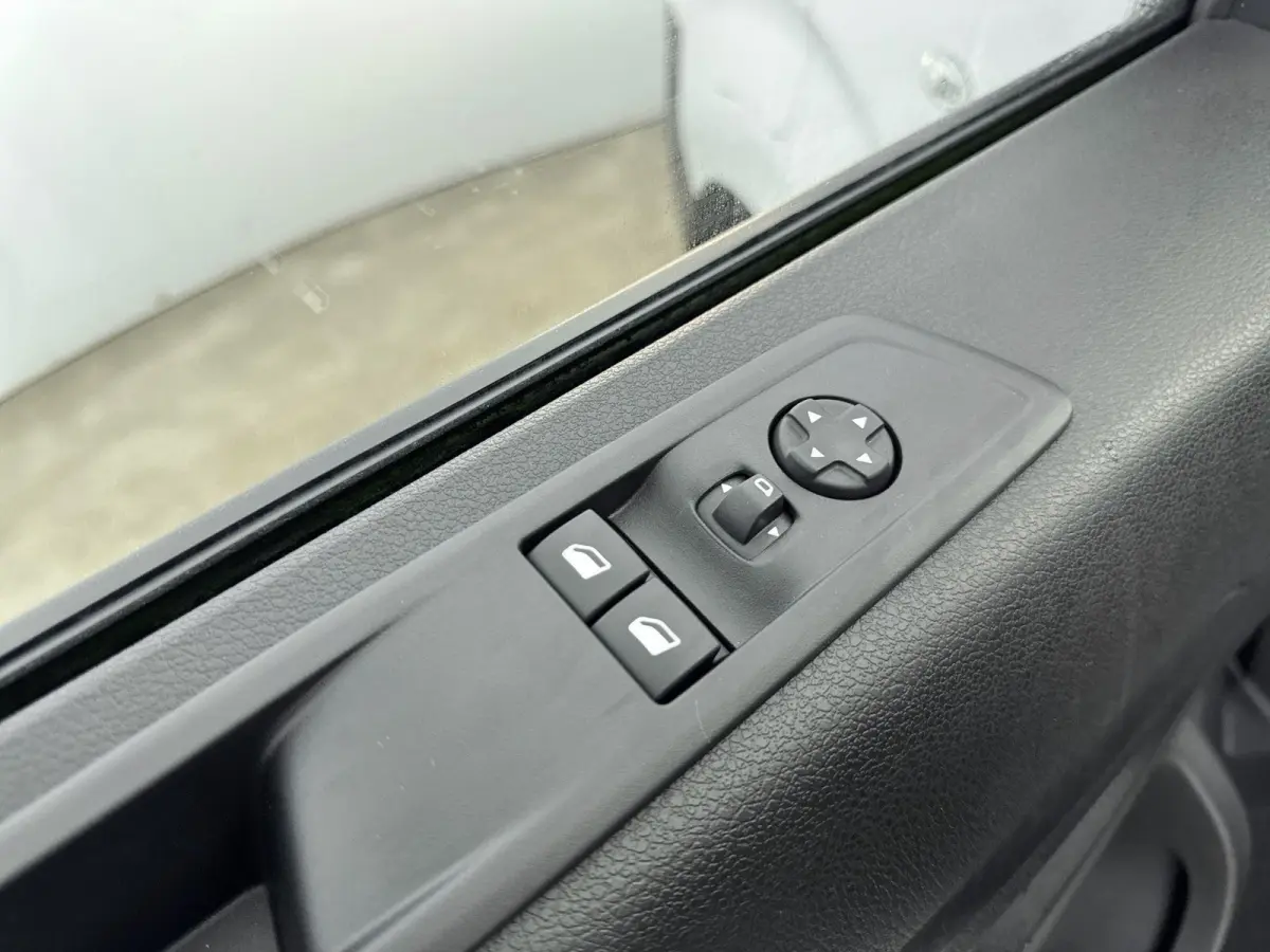 L2 136 75 kWh | 3 Zitplaatsen | Airco | Cruise Control | Bluetooth