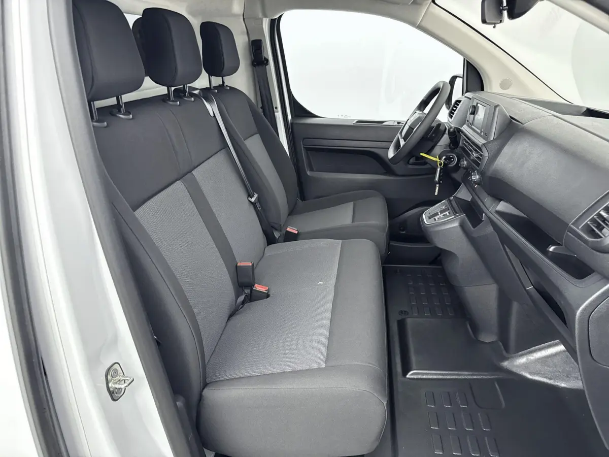 L2 136 75 kWh | 3 Zitplaatsen | Airco | Cruise Control | Bluetooth