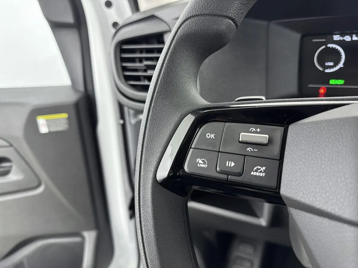 L2 136 75 kWh | 3 Zitplaatsen | Airco | Cruise Control | Bluetooth