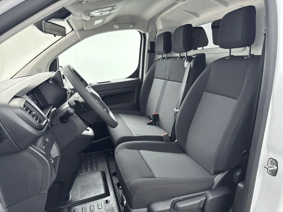 L2 136 75 kWh | 3 Zitplaatsen | Airco | Cruise Control | Bluetooth