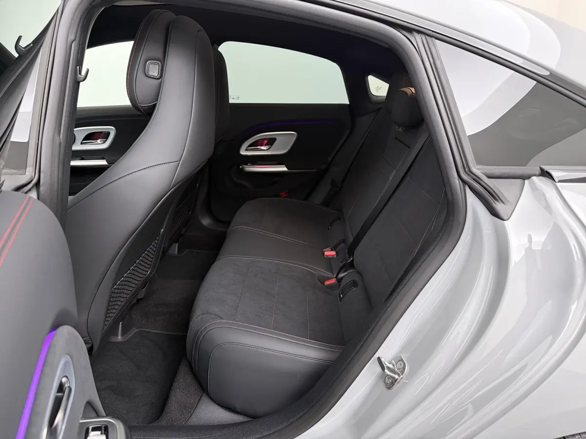 180 Business Solution AMG | Panoramadak | Trekhaak | Memory | Multibeam LED | 19"LM velgen | Parkeercamera |