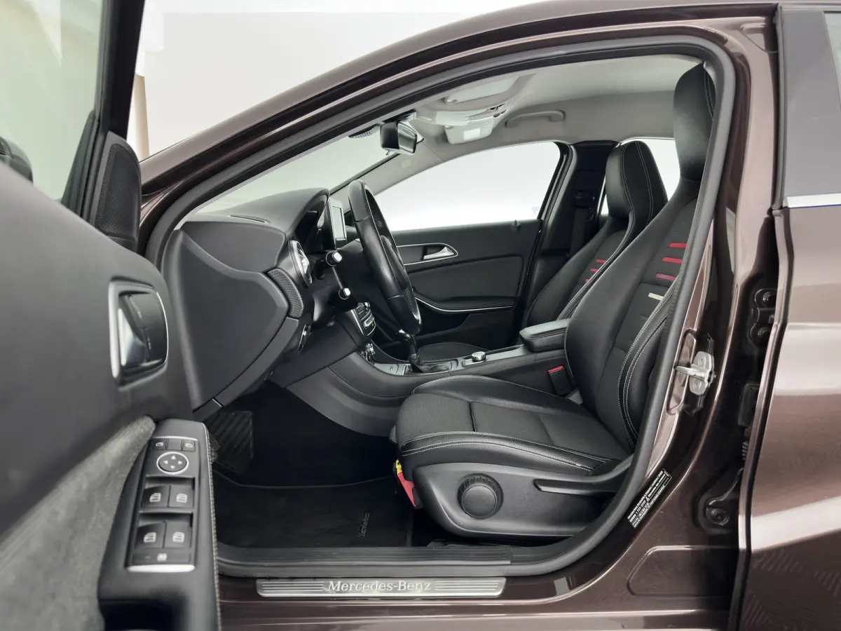 180 d BlueEFFICIENCY Ambition *LEATHER-FABRIC | NAVI-FULLMAP | CAMERA | SPORT-SEATS | AIRCO | CRUISE | 17''ALU*