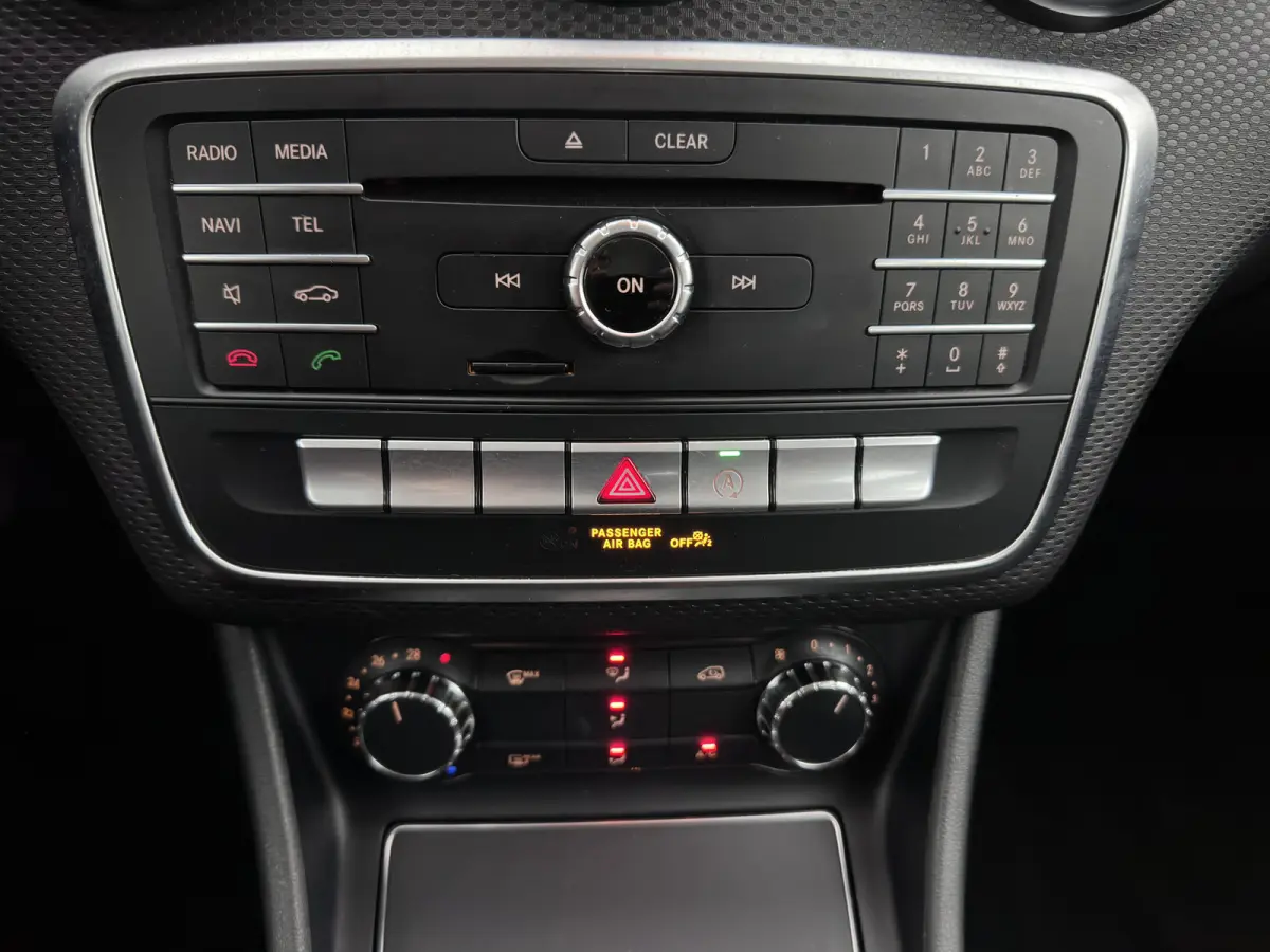 180 d BlueEFFICIENCY Ambition *LEATHER-FABRIC | NAVI-FULLMAP | CAMERA | SPORT-SEATS | AIRCO | CRUISE | 17''ALU*