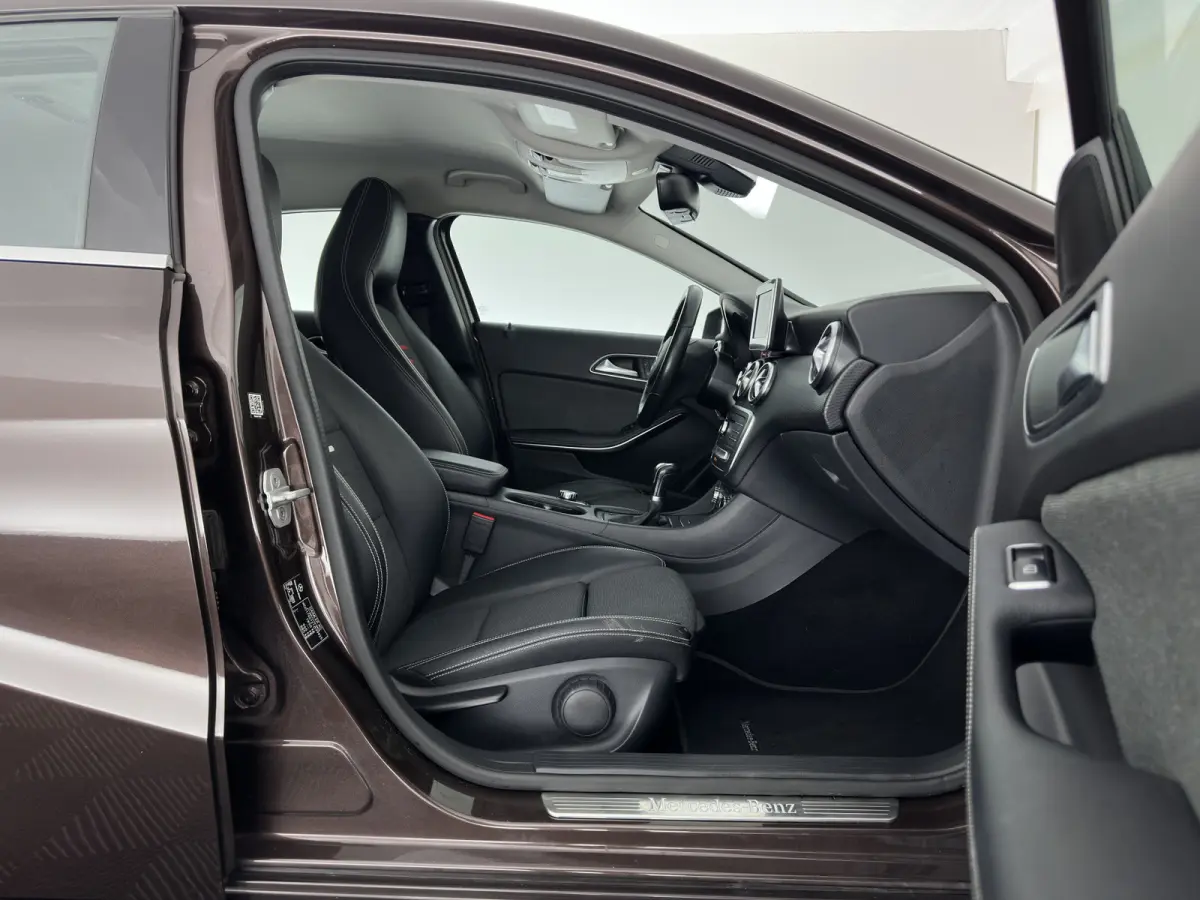 180 d BlueEFFICIENCY Ambition *LEATHER-FABRIC | NAVI-FULLMAP | CAMERA | SPORT-SEATS | AIRCO | CRUISE | 17''ALU*